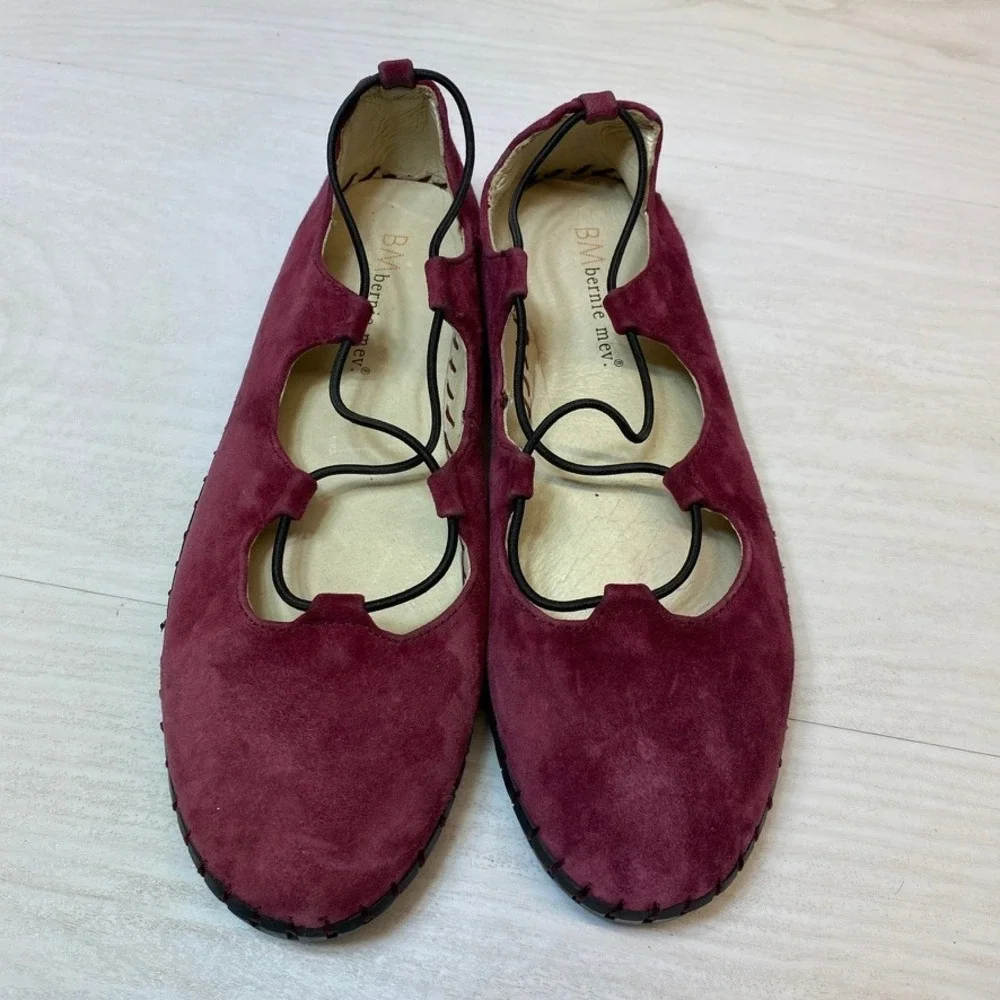 Bernie Mev Womens 39 TW71 Flats Bungee Lace Burgundy Suede Rubber Sole Comfort